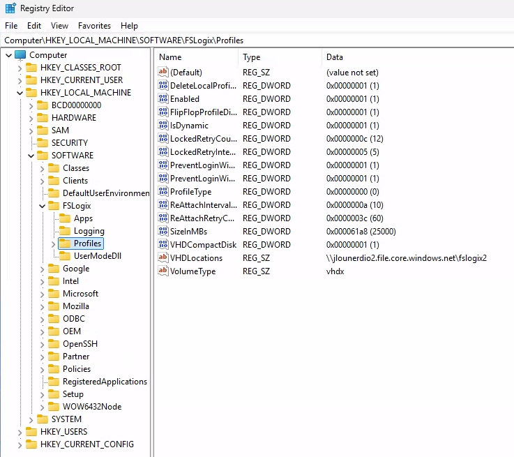 Regedit côté session host — clés HKLM\SOFTWARE\FSLogix\Profiles peuplées automatiquement par les Scripted Actions Nerdio