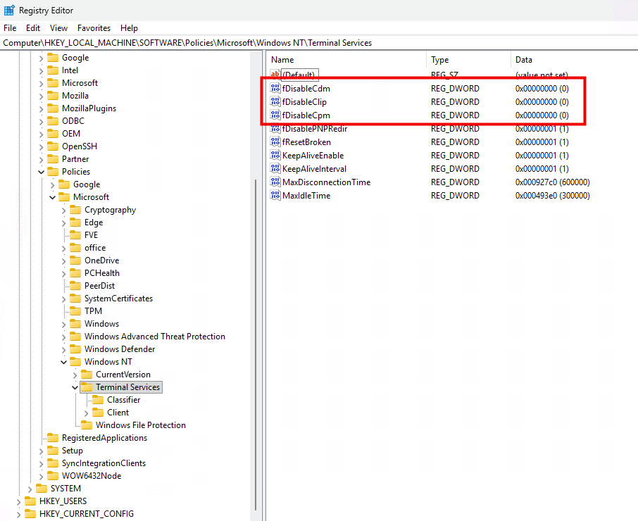 Éditeur de registre Windows montrant les valeurs RDP fDisableClip et fDisableCdm après application de la policy de débrayage