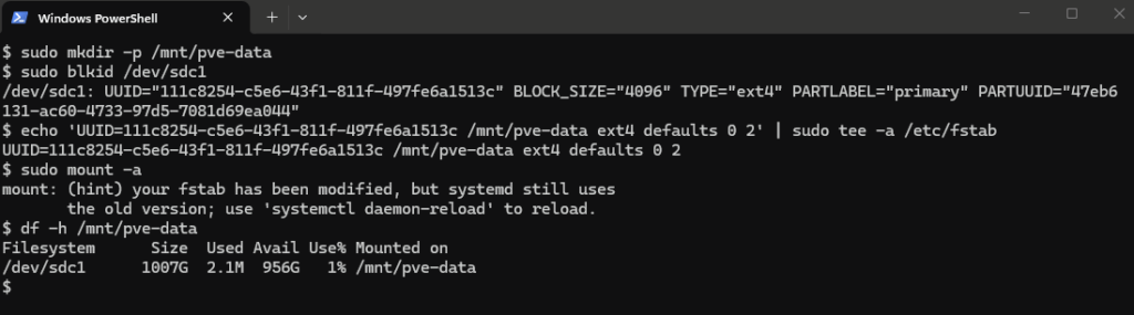 Création du point de montage /mnt/pve-data, ajout de l'UUID dans /etc/fstab et vérification avec df -h